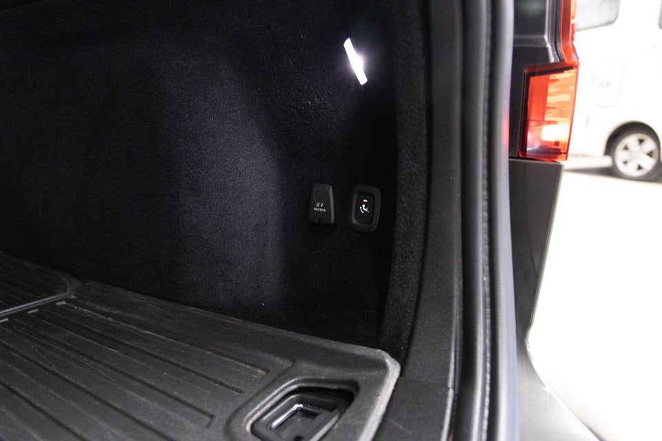 Volvo V60 2,0 T6 ReCharge R-Design aut. AWD 5d