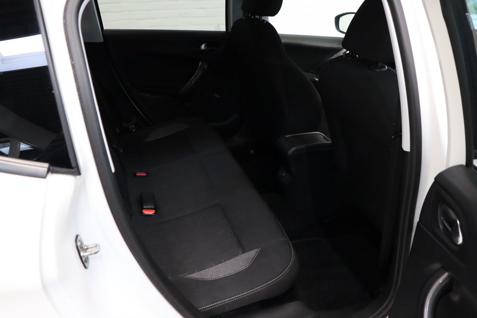 Peugeot 2008 1,2 VTi 82 Active 5d