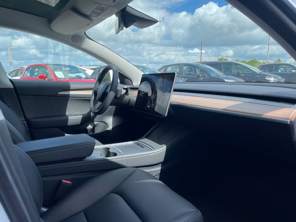 Tesla Model 3 RWD 4d