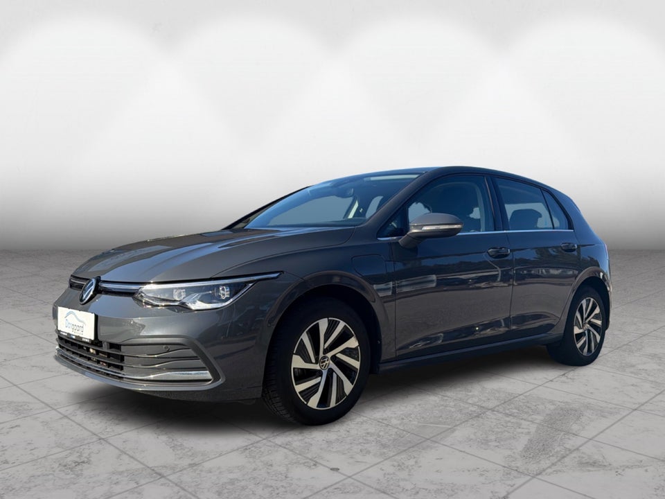 VW Golf VIII 1,4 eHybrid DSG 5d