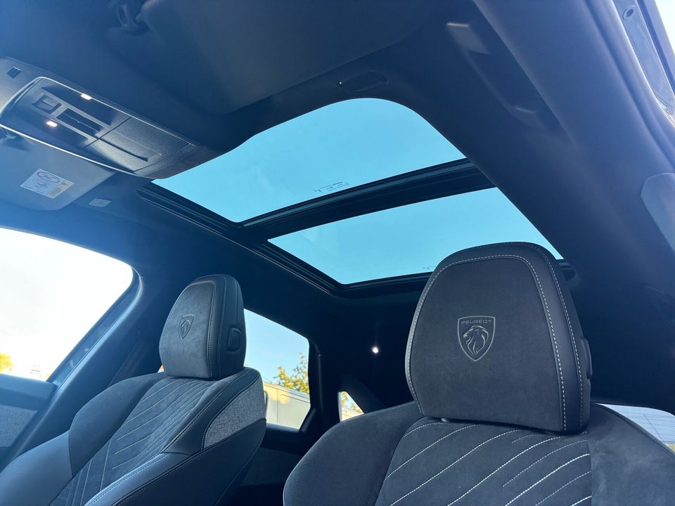 Peugeot e-3008 77 GT 5d