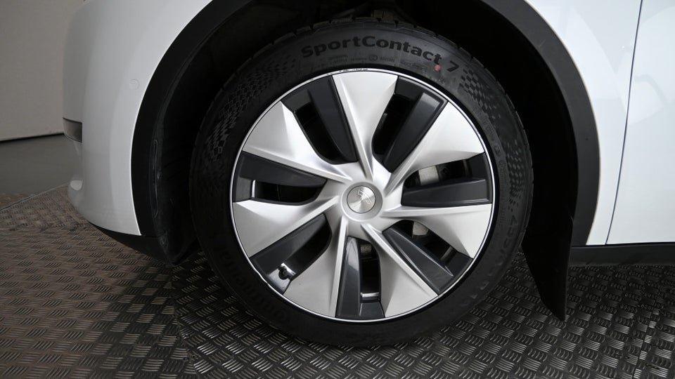 Tesla Model Y Long Range AWD 5d