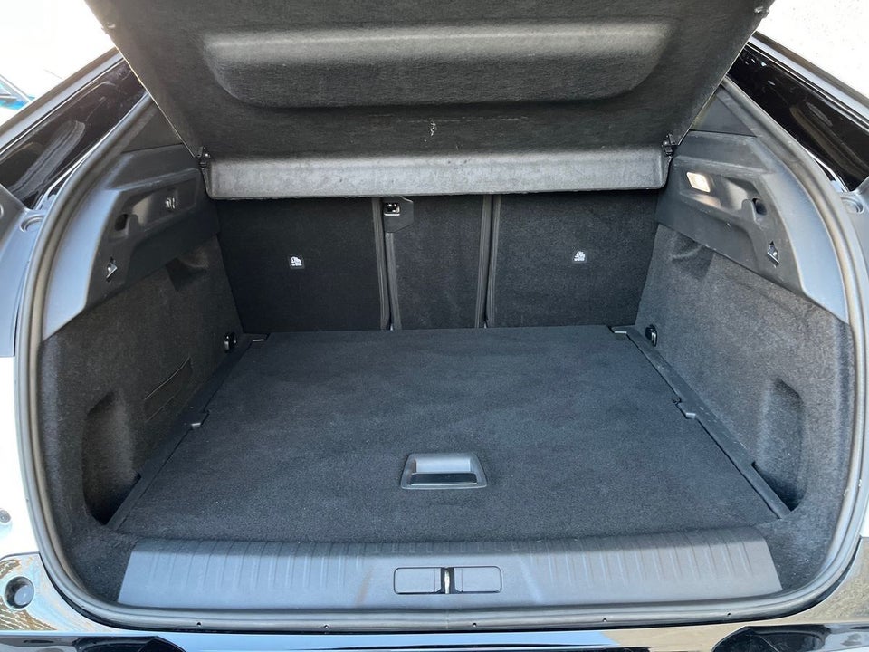 Peugeot e-3008 77 GT 5d