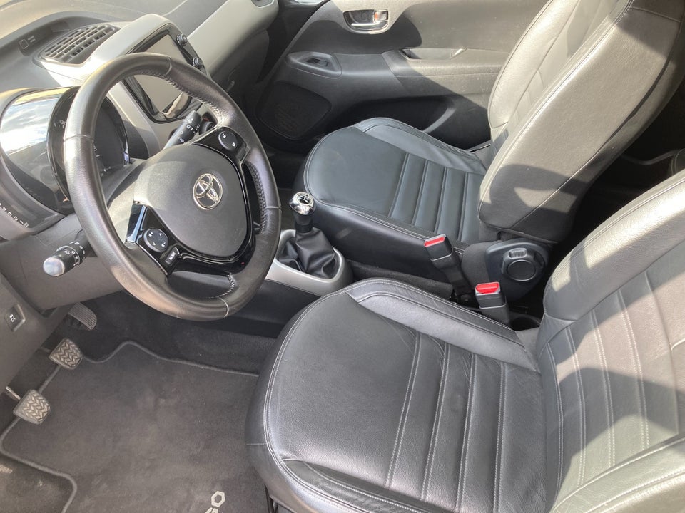 Toyota Aygo 1,0 VVT-i x-black II 5d