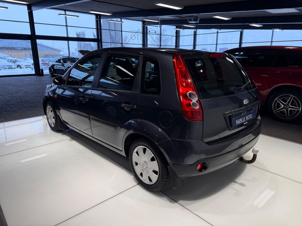 Ford Fiesta 1,4 Ambiente 5d