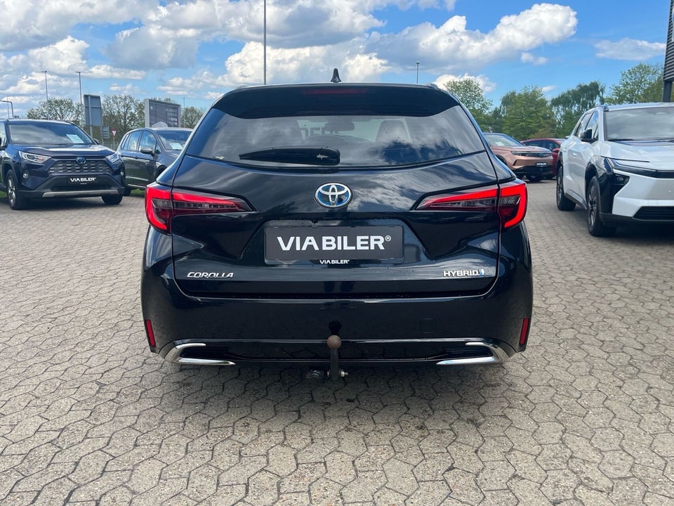 Toyota Corolla 1,8 Hybrid Essential Touring Sports e-CVT 5d
