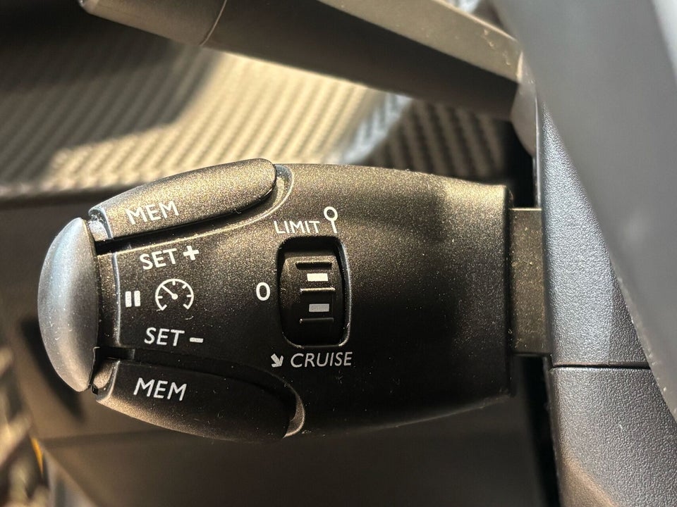 Peugeot 208 1,2 PureTech 100 Allure 5d