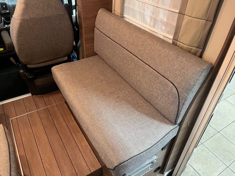 Fiat Knaus 2,3 650MF Live Wave aut. 2d