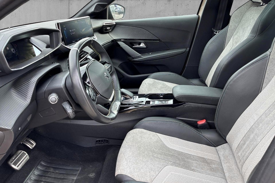 Peugeot e-208 50 GT 5d