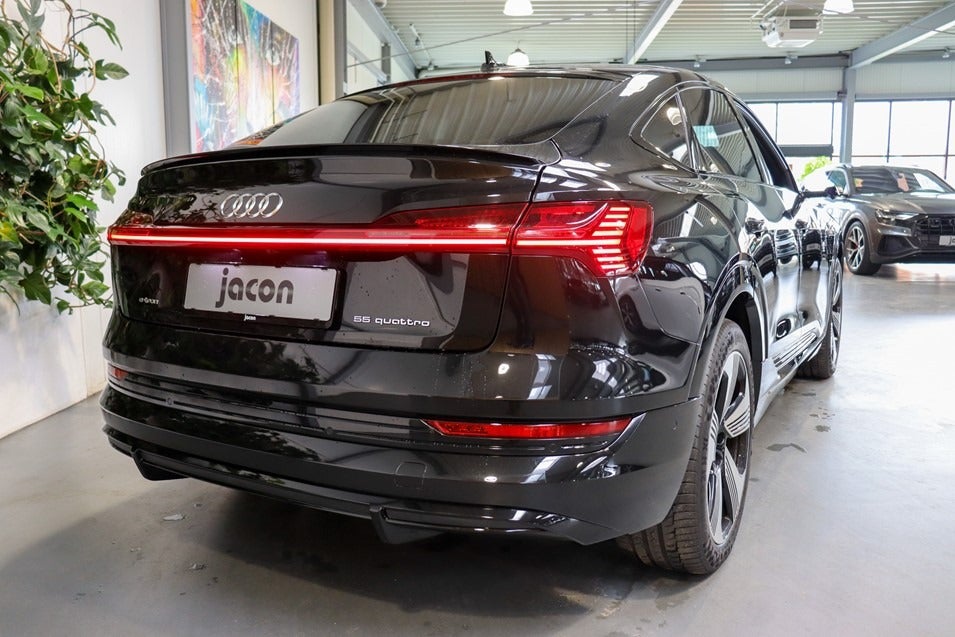 Audi e-tron 55 S-line Sportback quattro 5d