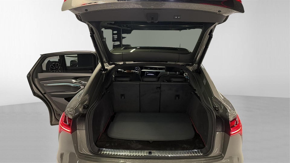 Audi Q8 e-tron 55 Prestige Sportback quattro 5d