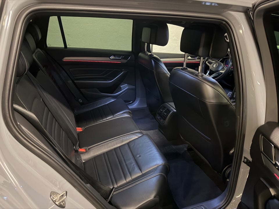 VW Passat 2,0 TSi 272 R-line Variant DSG 4Motion 5d