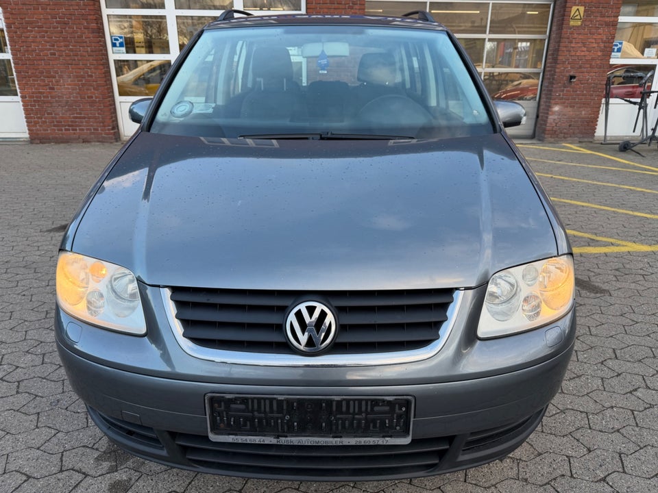 VW Touran 1,6 FSi Highline 5d