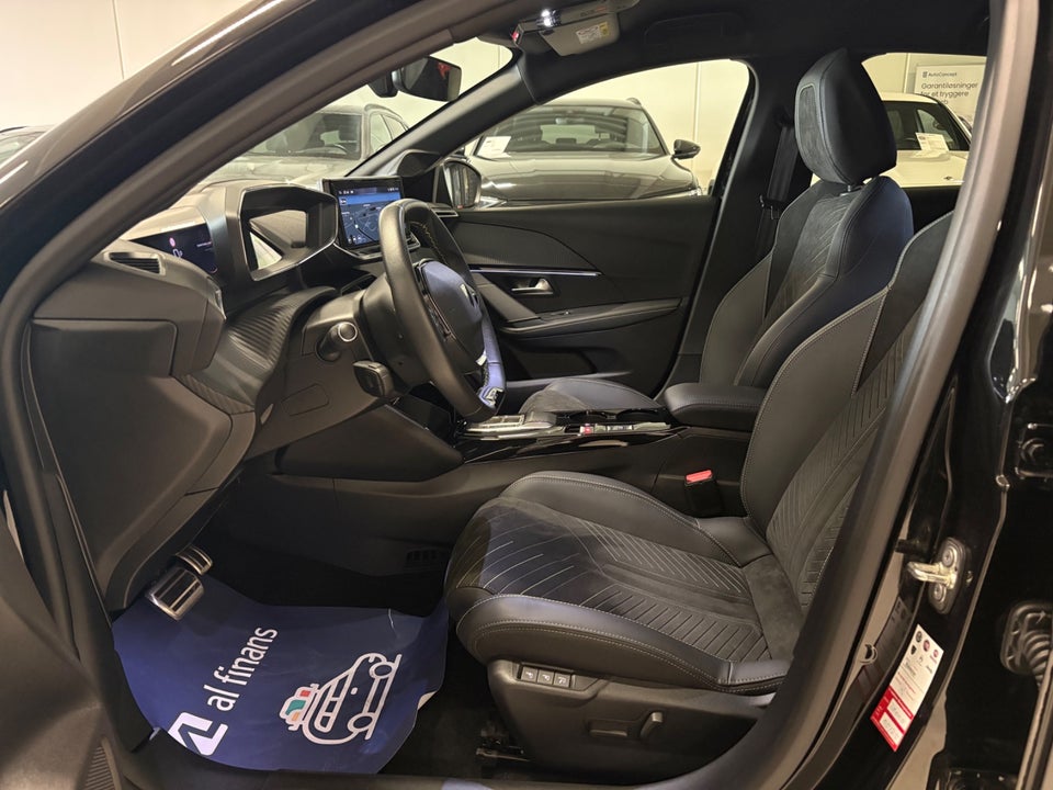 Peugeot e-208 54 GT 5d