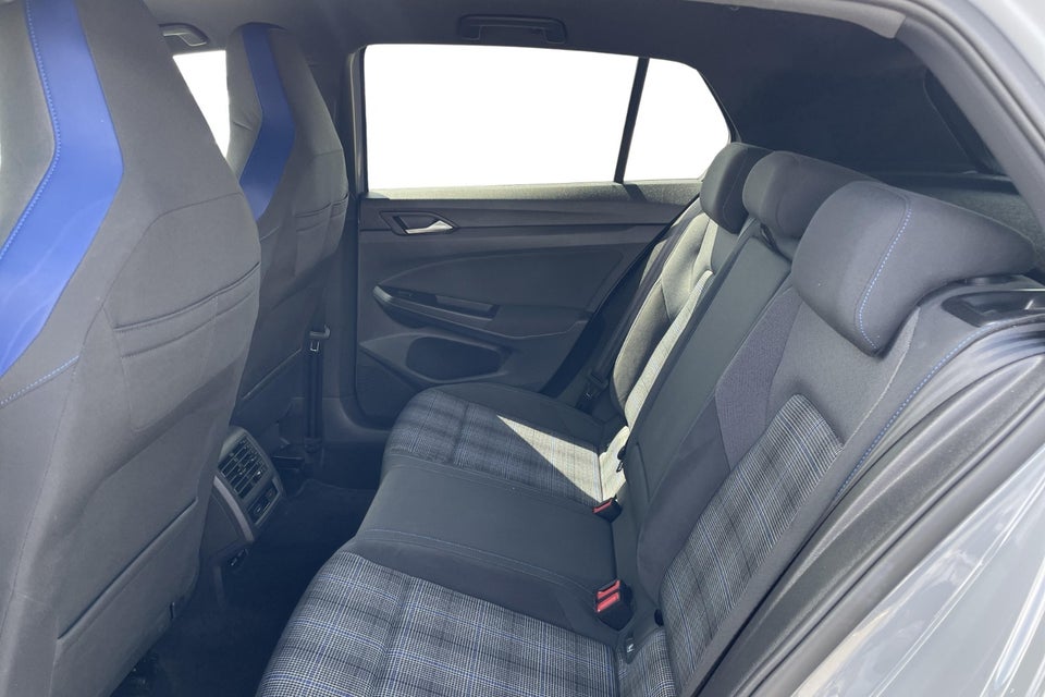 VW Golf VIII 1,4 GTE DSG 5d