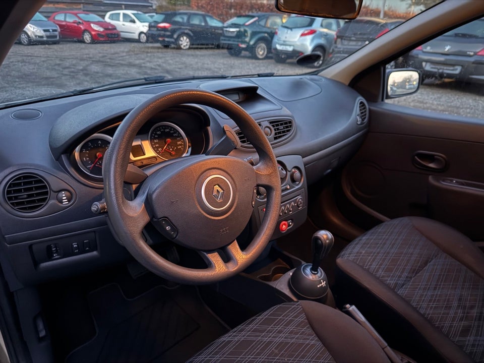 Renault Clio III 1,2 16V Authentique BeatUp aut. 5d