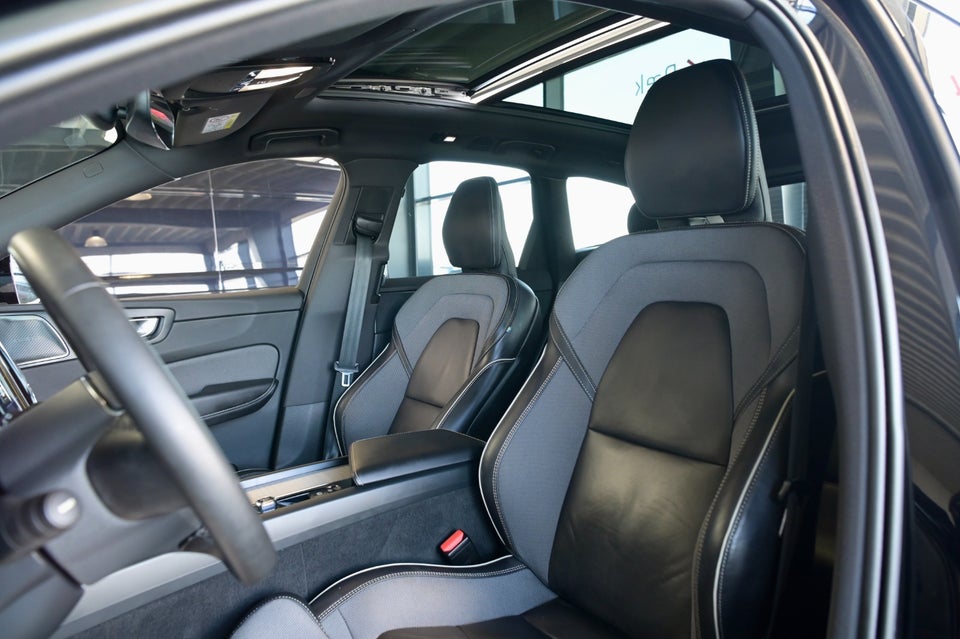 Volvo XC60 2,0 T8 ReCharge Ultimate Dark aut. AWD 5d