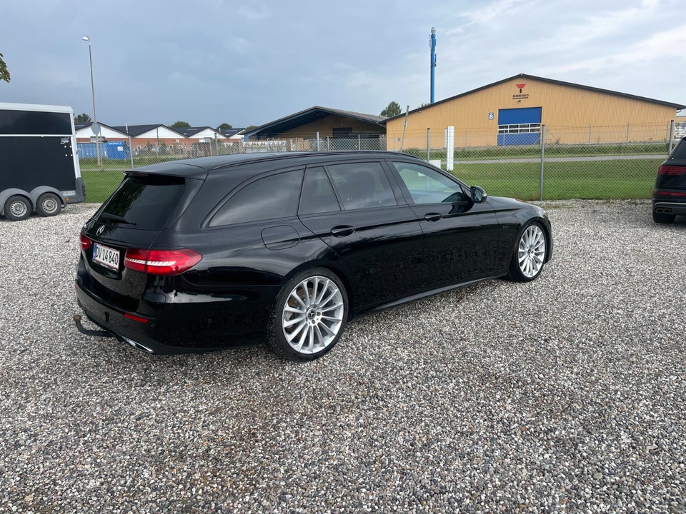 Mercedes E300 de 2,0 AMG Line stc. aut. 5d