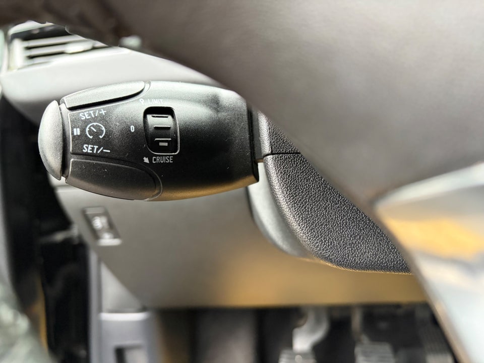 Peugeot 208 1,6 BlueHDi 100 Chili Sky 5d