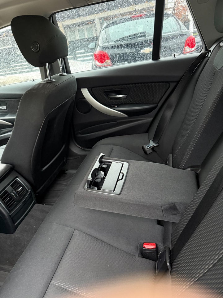 BMW 320d 2,0 Touring aut. 5d