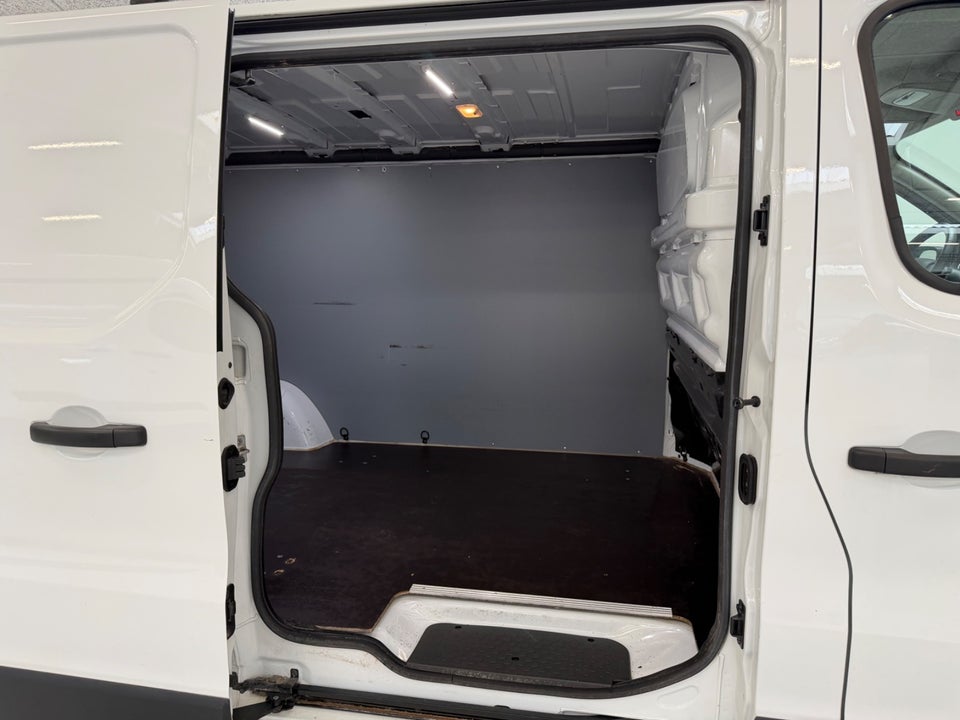 Renault Trafic T29 2,0 dCi 120 L2H1