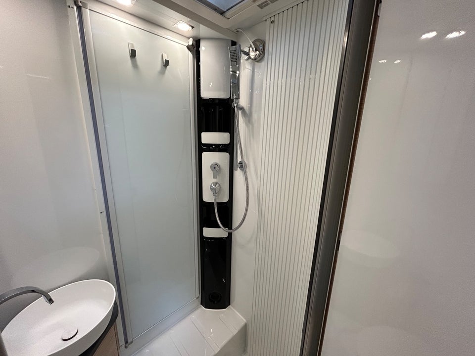 Hobby Optima De Luxe T75 HGE 2,2 aut. 2d