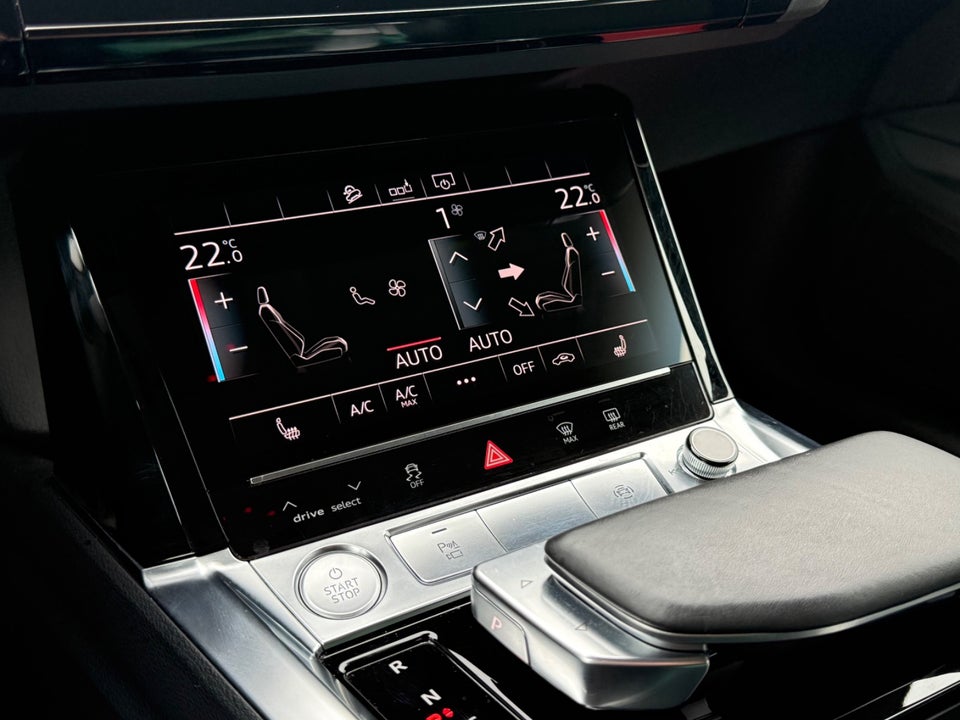 Audi e-tron 55 quattro 5d