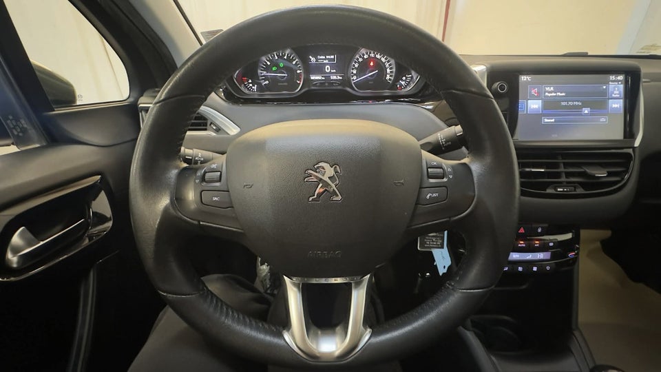 Peugeot 208 1,2 VTi Allure Sky 5d