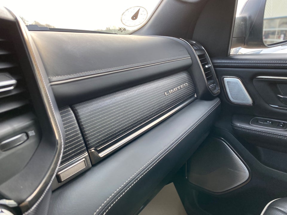 Dodge RAM 1500 5,7 V8 Hemi Limited Night aut. 4d