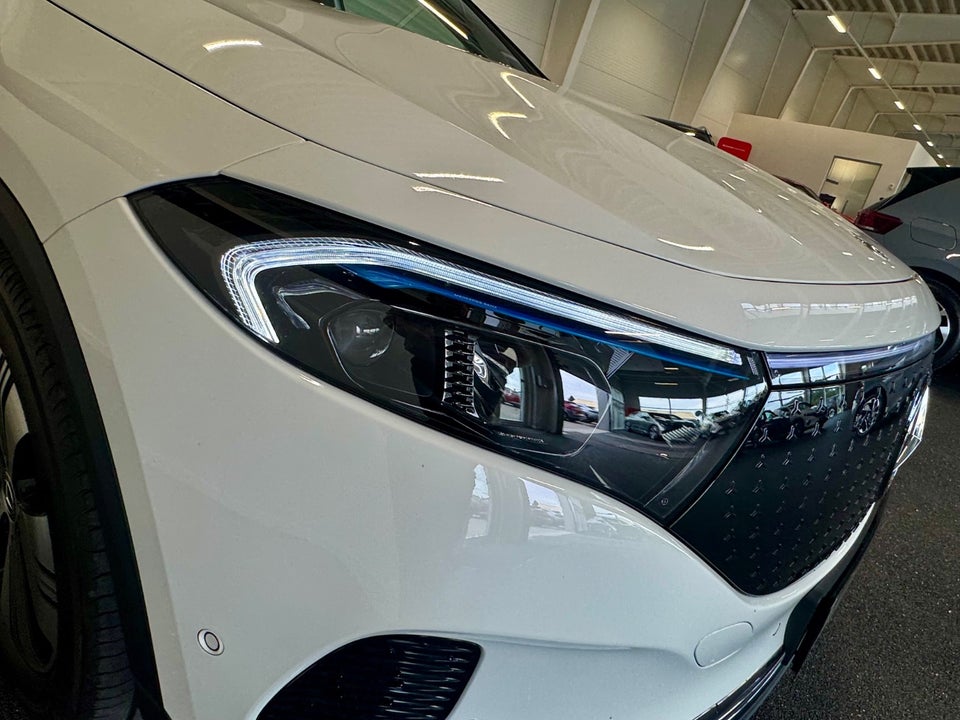 Mercedes EQA300 Progressive 4Matic 5d