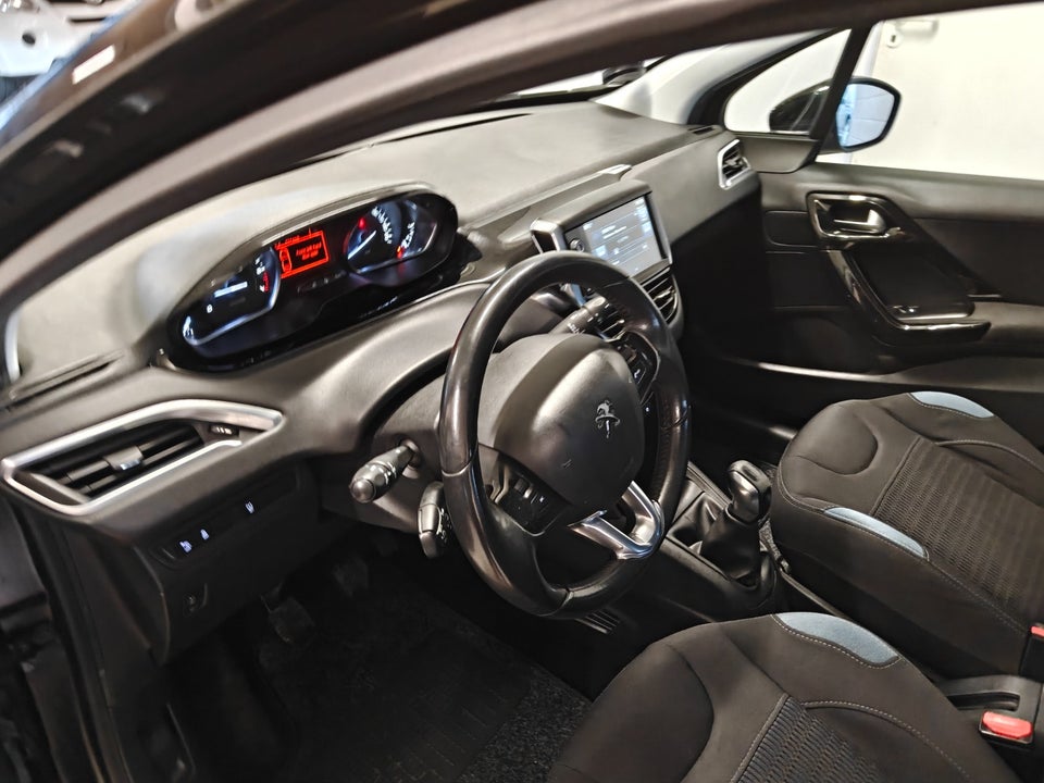 Peugeot 208 1,2 VTi Allure 5d