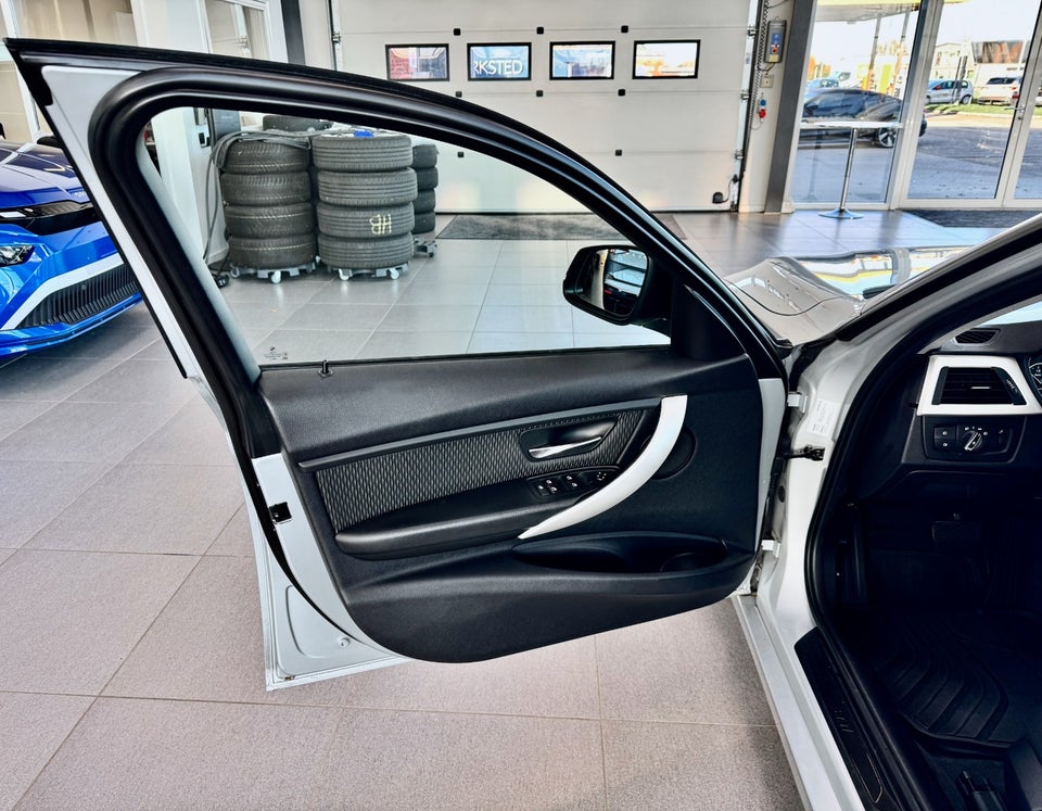 BMW 320d 2,0 Touring aut. 5d
