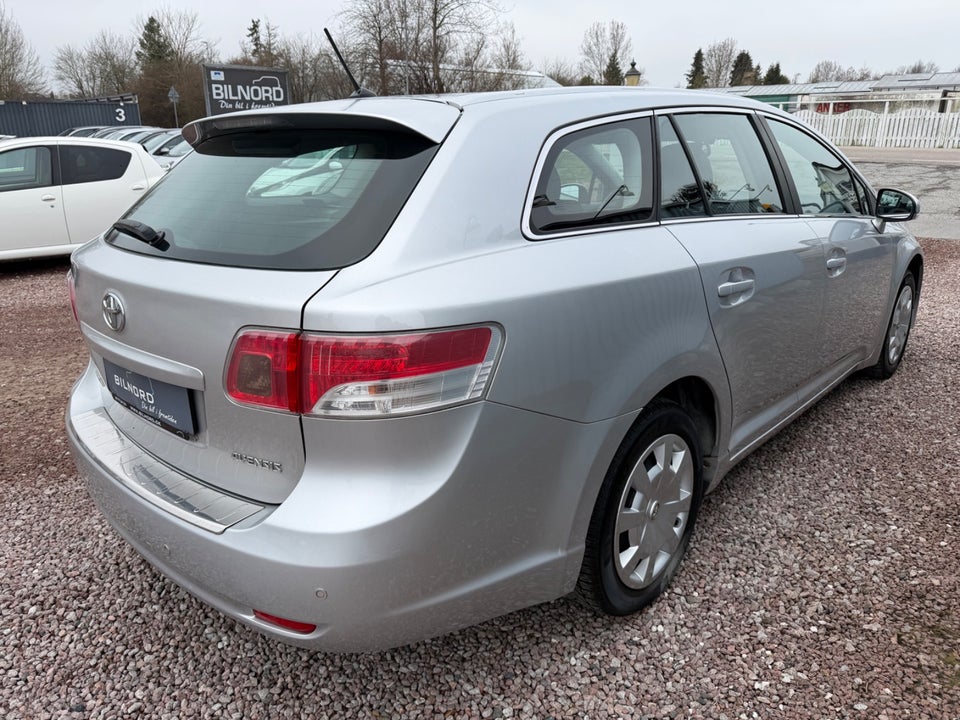 Toyota Avensis 1,8 VVT-i T2 stc. E-CVT 5d