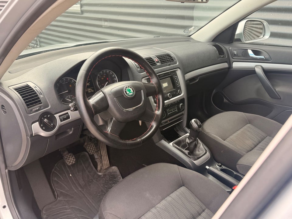 Skoda Octavia 1,6 TDi 105 Active Combi 5d