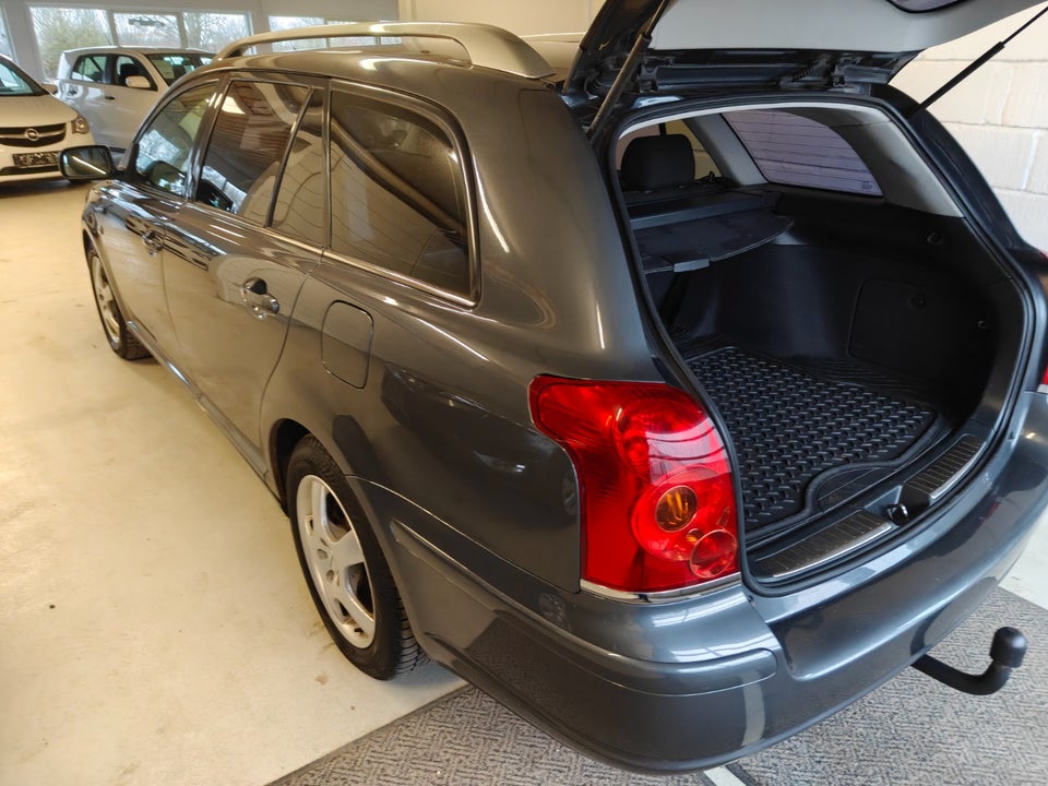 Toyota Avensis 1,8 VVT-i Sol stc. 5d