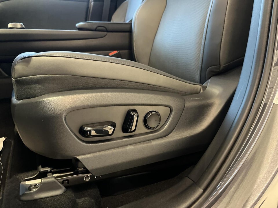 Lexus RZ300e Executive 5d