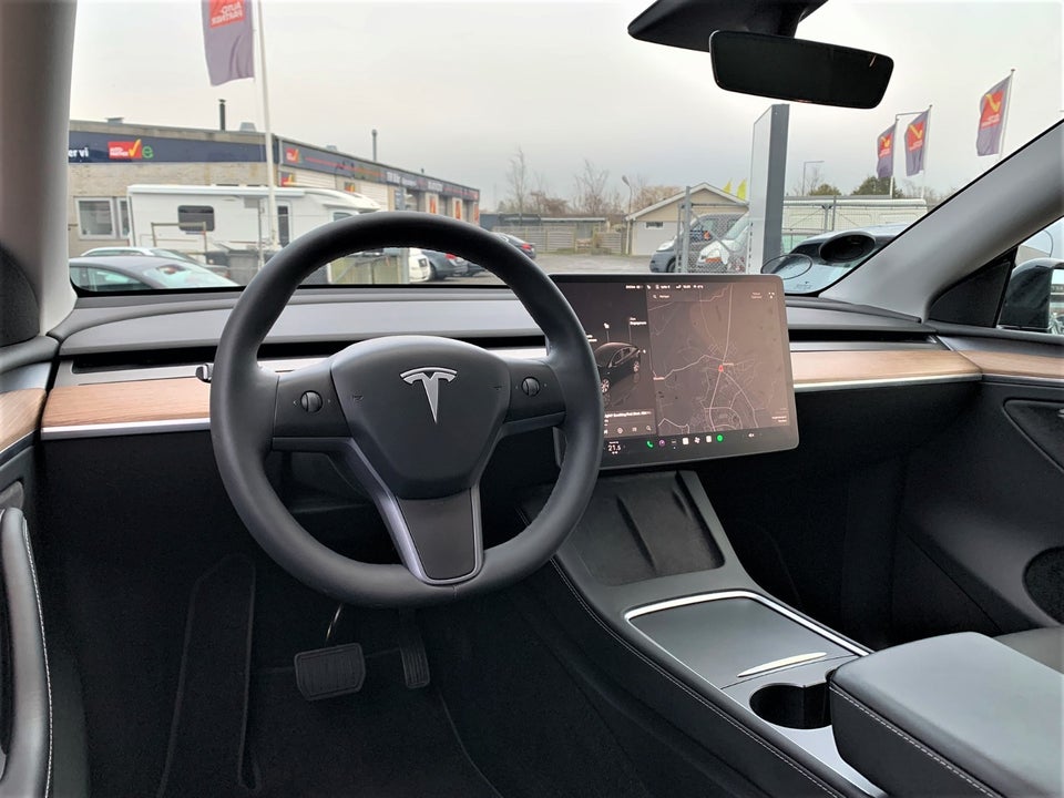Tesla Model Y Long Range AWD 5d