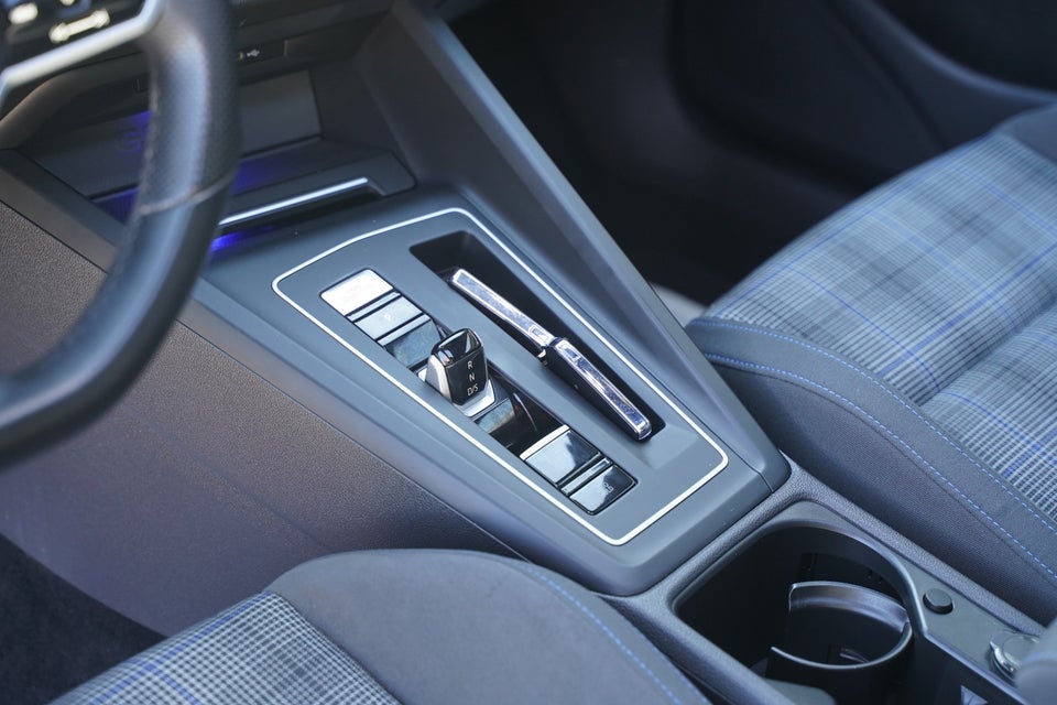 VW Golf VIII 1,4 GTE DSG 5d