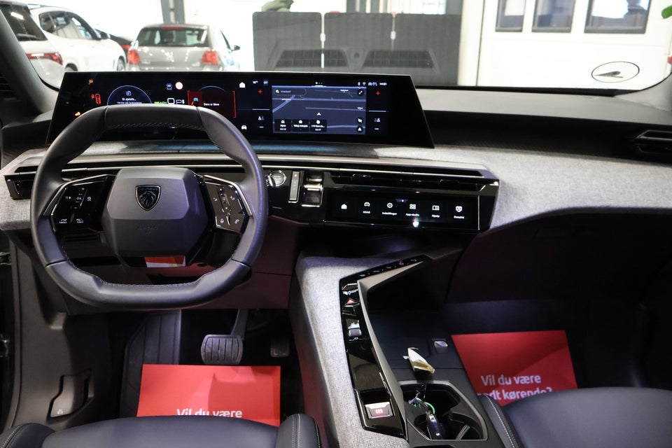 Peugeot e-3008 77 GT 5d