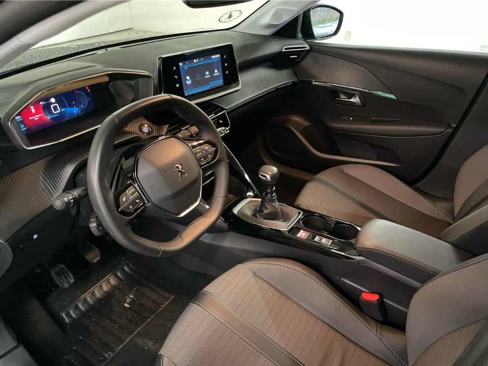 Peugeot 208 1,2 PureTech 100 Black Selection 5d