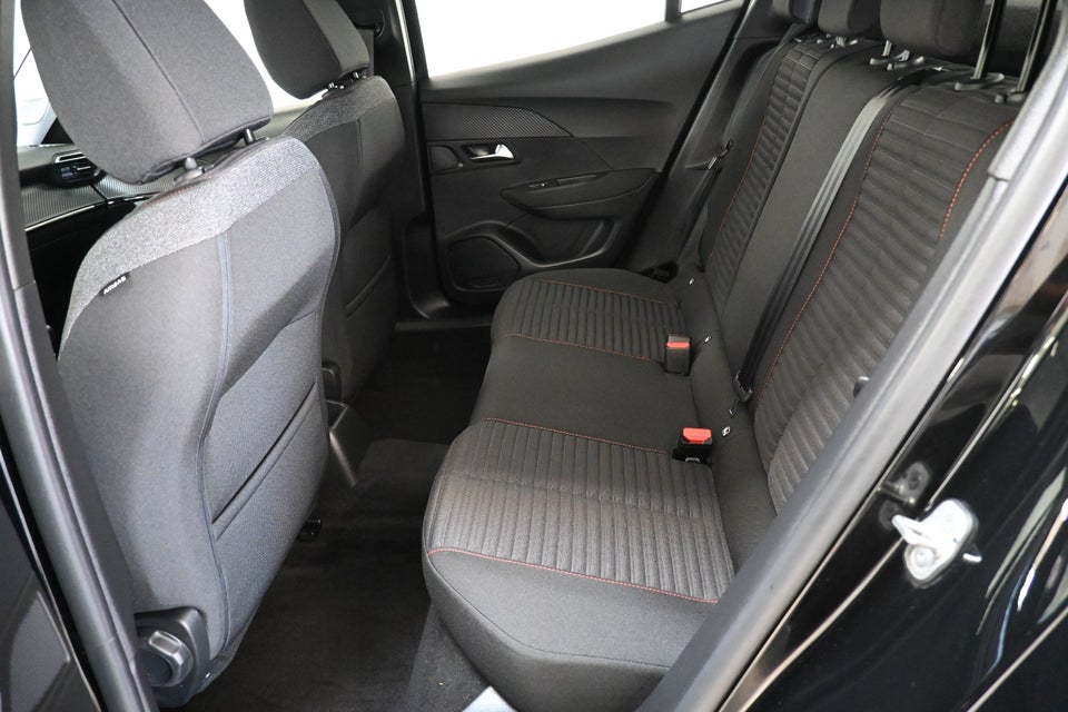 Peugeot 2008 1,2 PureTech 100 Selection 5d