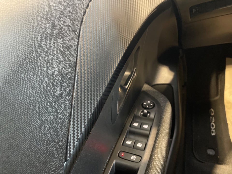 Peugeot e-208 50 Style 5d