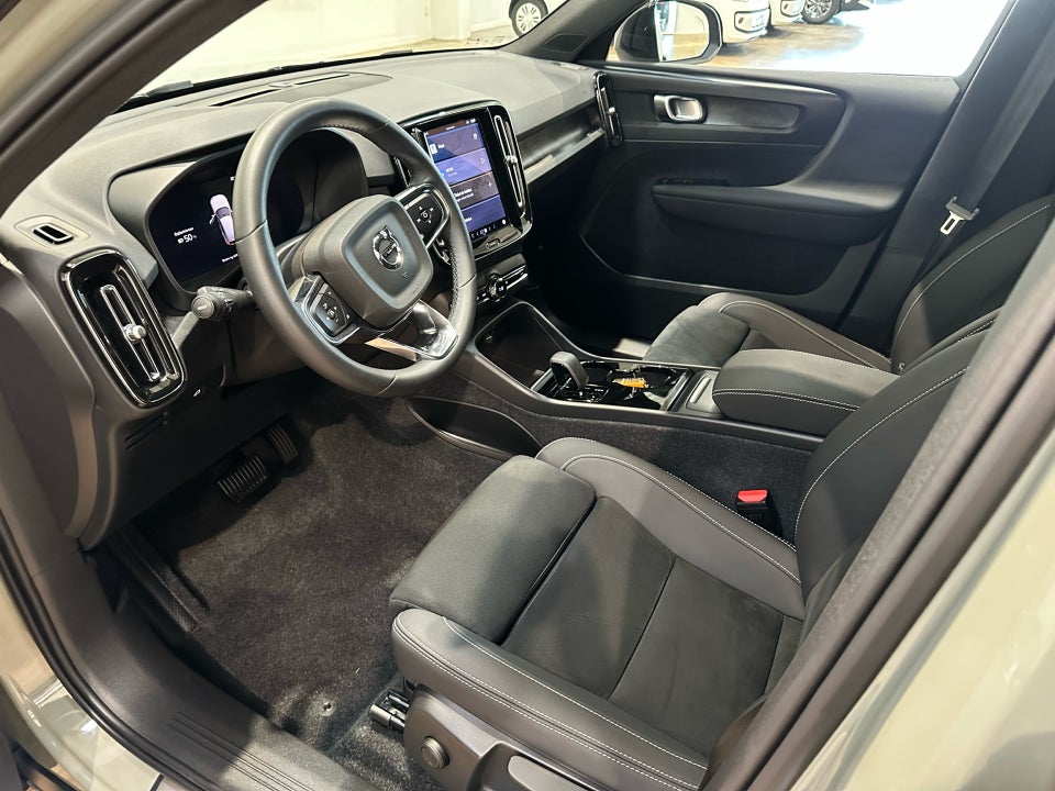 Volvo XC40 ReCharge Extended Range Plus 5d