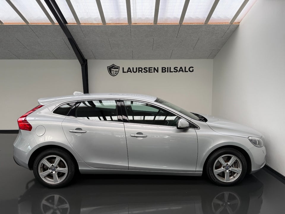 Volvo V40 CC 2,0 D3 150 Momentum aut. 5d