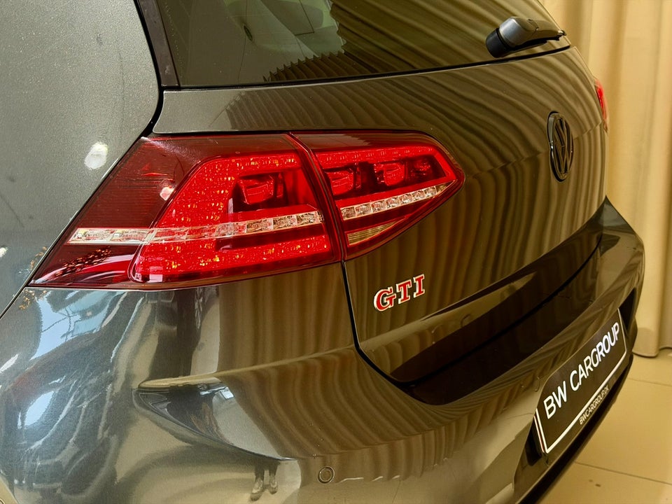 VW Golf VII 2,0 GTi Performance DSG BMT 5d