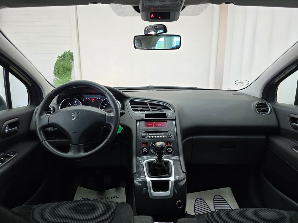 Peugeot 5008 1,6 HDi 110 Premium 7prs 5d