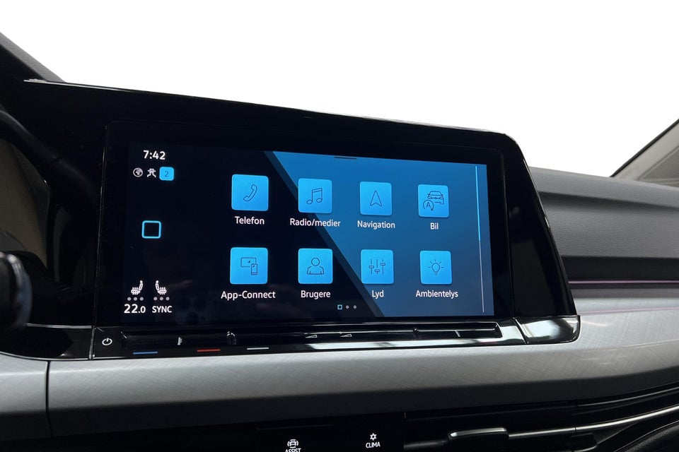 VW Golf VIII 1,5 eTSi 130 Life Variant DSG 5d