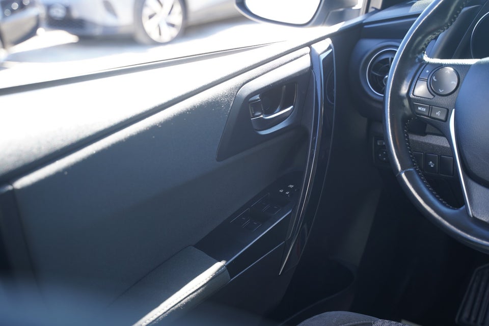 Toyota Auris 1,8 Hybrid H2 Style Touring Sports CVT 5d