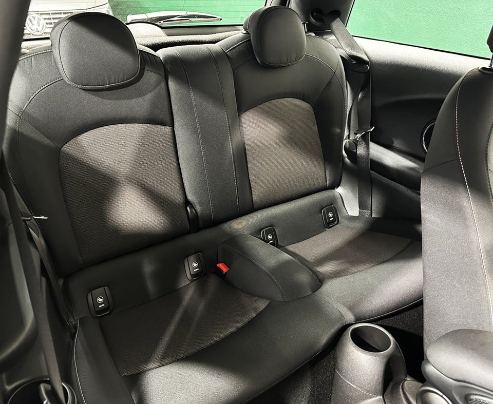 MINI Cooper 1,5 Connected Edition 3d