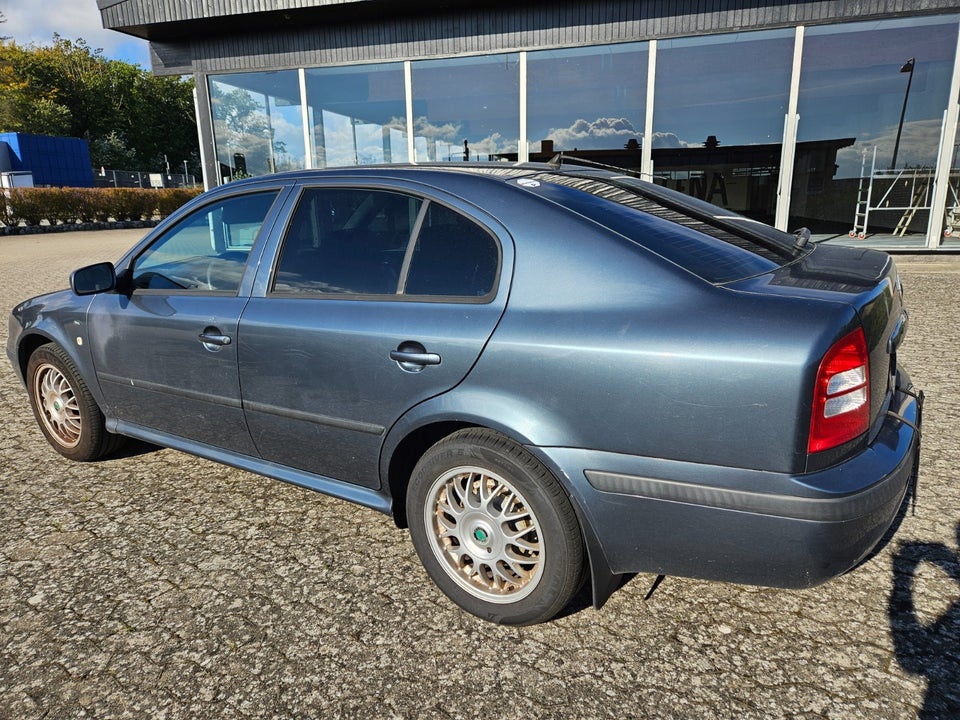 Skoda Octavia 1,6 Ambiente 5d